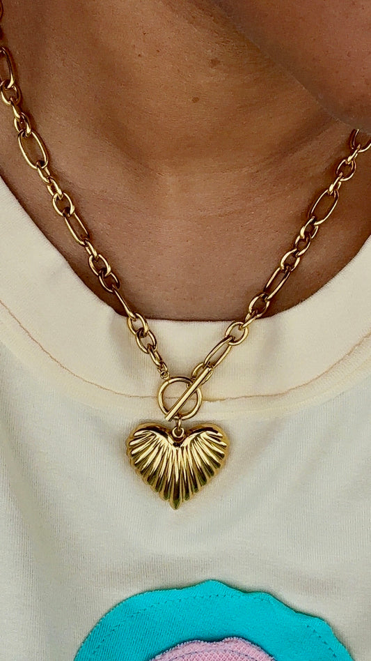 Gold Shell Heart Buckle Necklace Front Closure